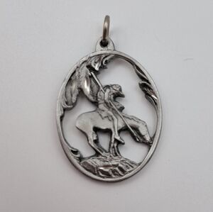 ​🦅 Vintage Native American Style Pendant - 1995 Siskiyou Cutout - Silver Tone